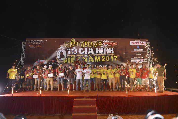 Nissan Navara đăng quang ngôi Vua bán tải tại Giải đua xe Ô tô Địa Hình Việt Nam 2017